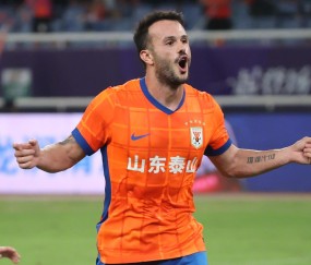 乐鱼体育在线登陆-6场比赛狂揽11粒进球，韩鹏用什么激活了卡扎伊什维利？